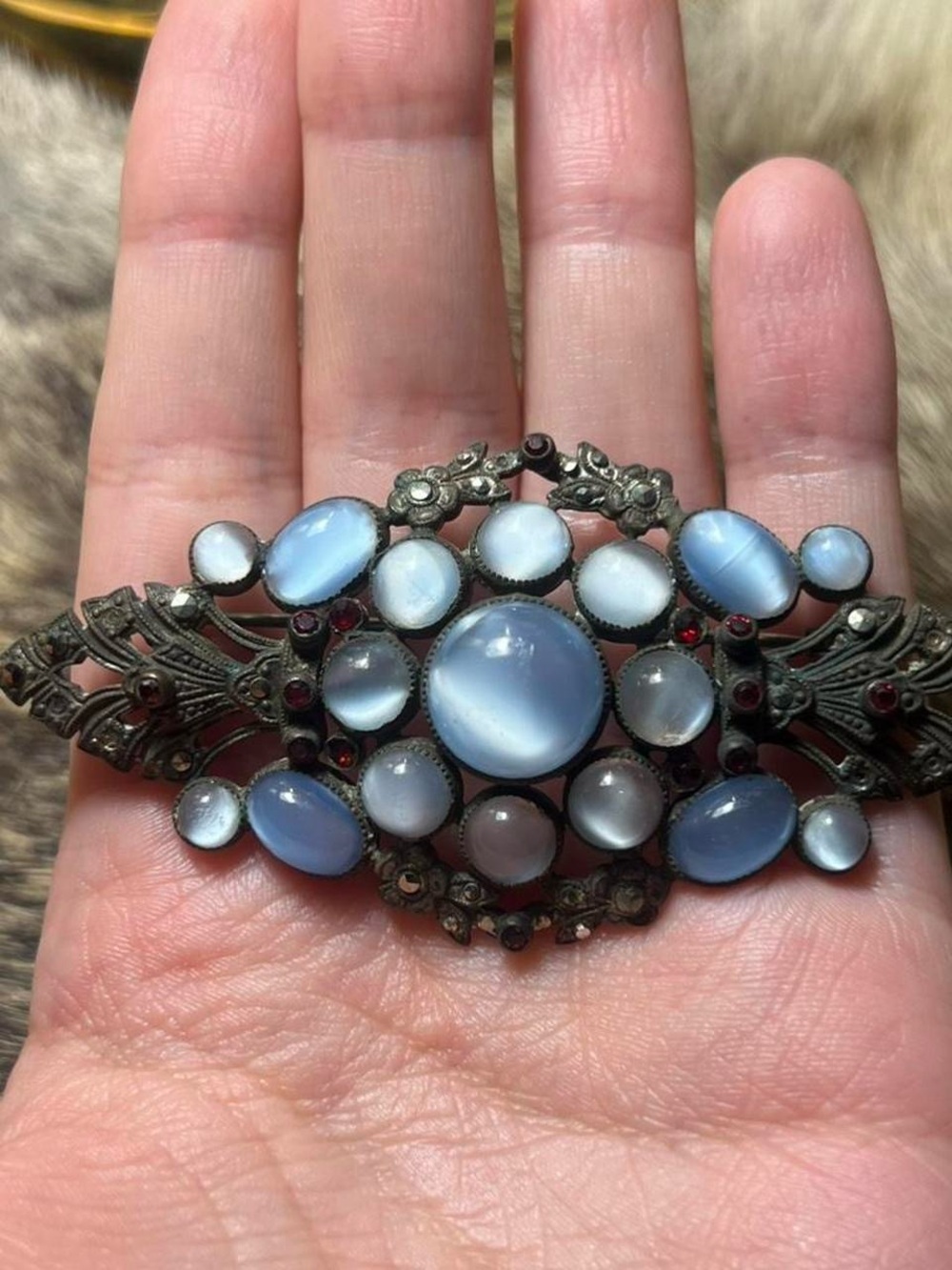 STUNNING vintage Coro blue moonglow rhinestone brooch